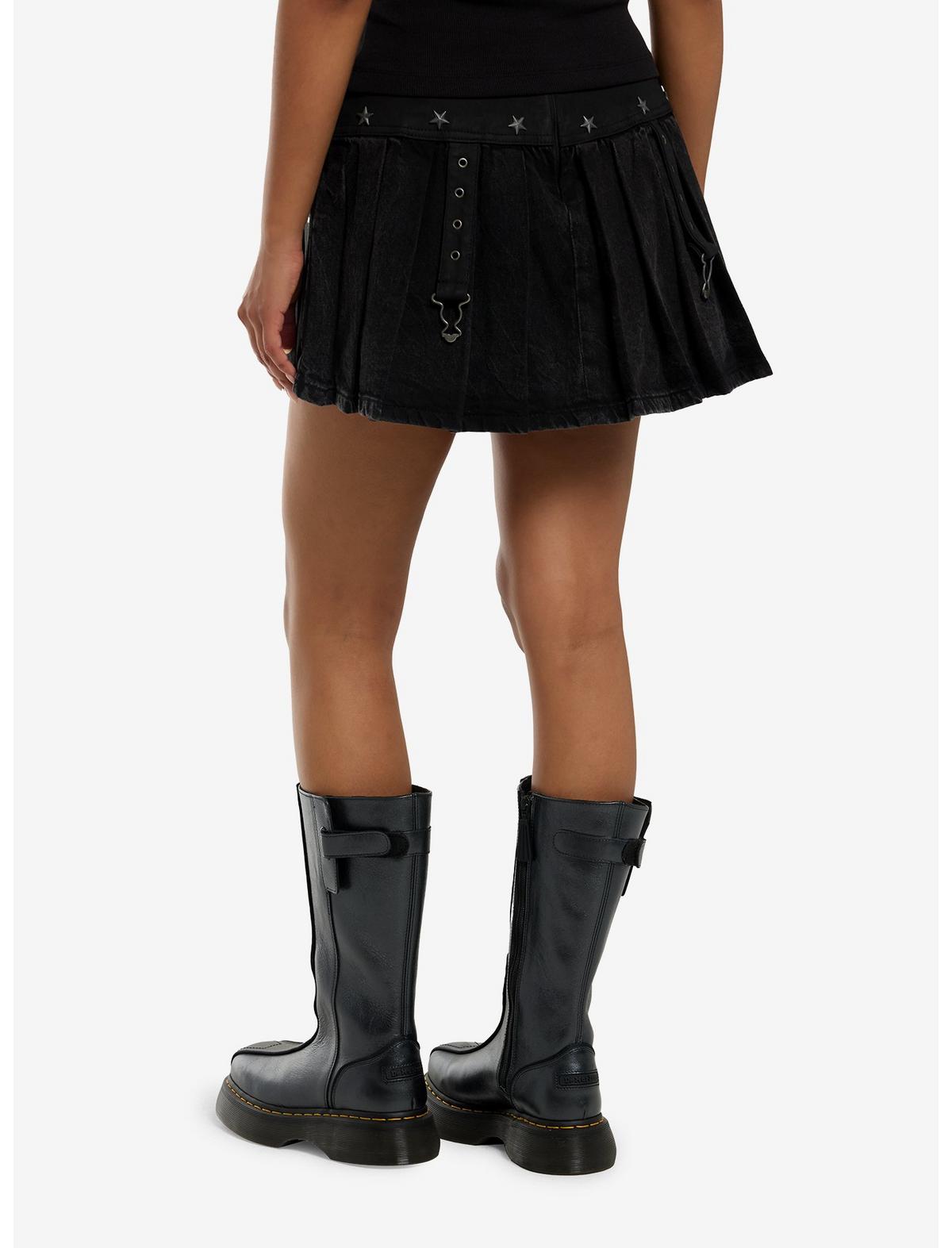 Black Star Stud Grommet Strap Pleated Skirt - US 2685