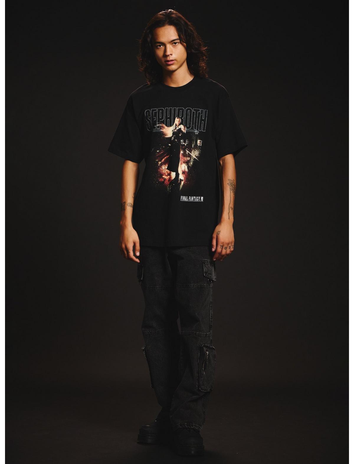 FINAL FANTASY VII REMAKE Sephiroth T-Shirt Hot Topic Exclusive - US 1569